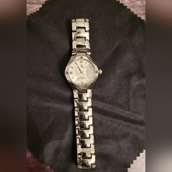 Ladies Vintage Charles Raymond Quartz Watch - Picture 5 of 12